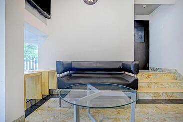 هتل Townhouse 81349 Townhouse Friends Inn
