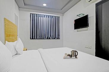 هتل Townhouse 81349 Townhouse Friends Inn