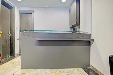 هتل Townhouse 81349 Townhouse Friends Inn