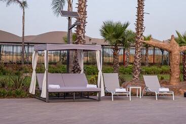 هتل Waves Aqua Resort