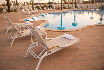هتل Waves Aqua Resort