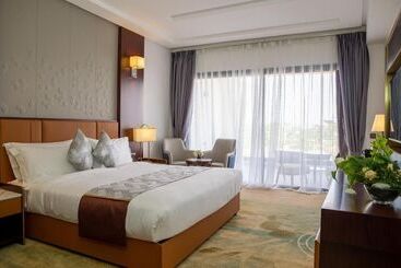 هتل Waves Aqua Resort
