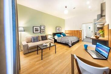 Jimmy S Apartments Emerald