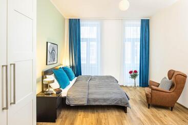 Jimmy S Apartments Emerald