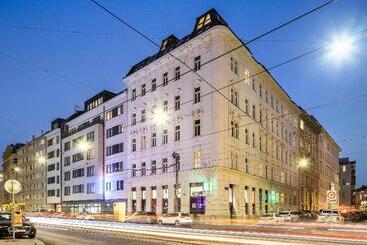 Jimmy S Apartments Emerald