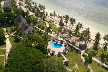 استراحتگاه Antonio Beach Tree House Hotel & Spa
