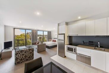 هتل Adina Serviced Apartments Canberra, Dickson