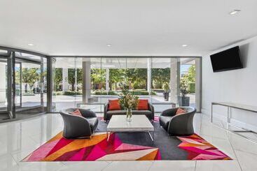 هتل Adina Serviced Apartments Canberra, Dickson