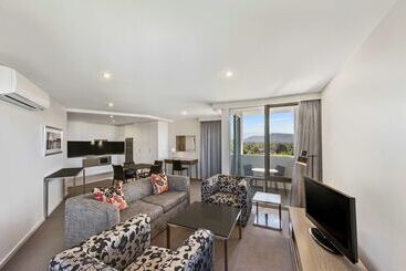 هتل Adina Serviced Apartments Canberra, Dickson