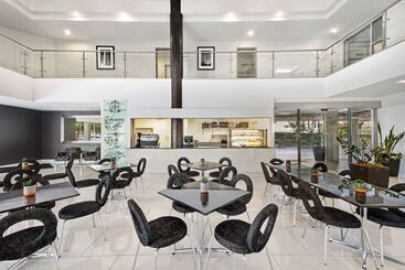 هتل Adina Serviced Apartments Canberra, Dickson