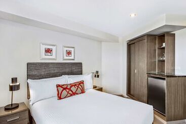 هتل Adina Serviced Apartments Canberra, Dickson