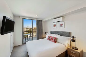 هتل Adina Serviced Apartments Canberra, Dickson