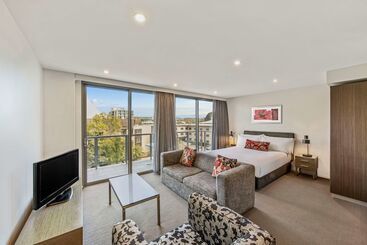 هتل Adina Serviced Apartments Canberra, Dickson