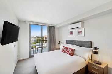 هتل Adina Serviced Apartments Canberra, Dickson