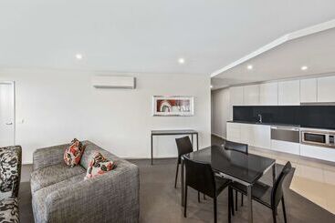 هتل Adina Serviced Apartments Canberra, Dickson