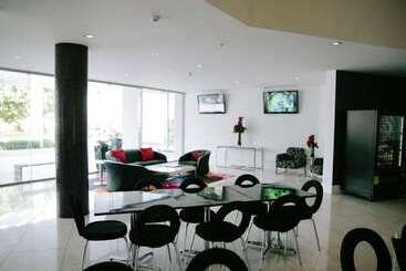 هتل Adina Serviced Apartments Canberra, Dickson