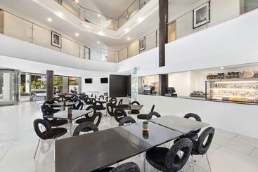 هتل Adina Serviced Apartments Canberra, Dickson