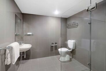 هتل Adina Serviced Apartments Canberra, Dickson