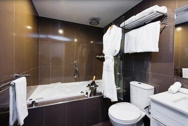 هتل Adina Serviced Apartments Canberra, Dickson