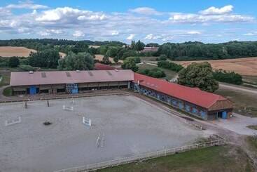 هتل Alter Landsitz Sommerstorf