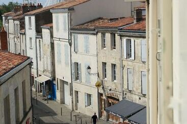 هتل Le Bord O Vieux Port