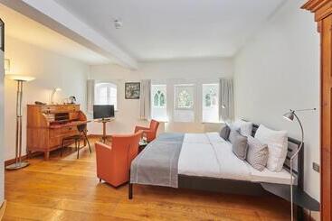 هتل Mutterhaus Düsseldorf