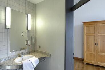 هتل Mutterhaus Düsseldorf