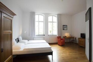 هتل Mutterhaus Düsseldorf