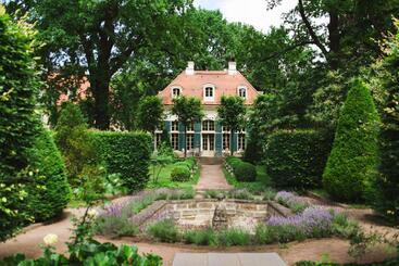 هتل Villa Sorgenfrei & Restaurant Atelier Sanssouci