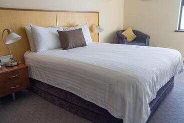 Ocean Beach Hotel