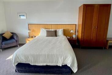 Ocean Beach Hotel