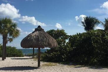 Beach Haus Key Biscayne Contemporary Apartments