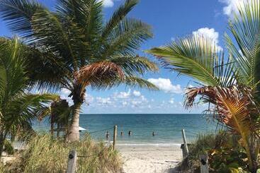 Beach Haus Key Biscayne Contemporary Apartments