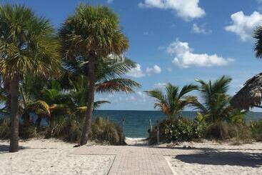 Beach Haus Key Biscayne Contemporary Apartments