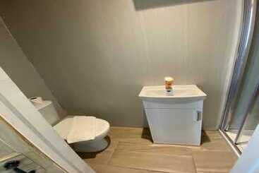Alexander Hotel Fully Refurbished All Rooms En Suite