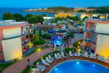 هتل Arapya Resort