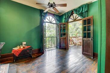 فندق Colonial Suite @ Mahogany Hall