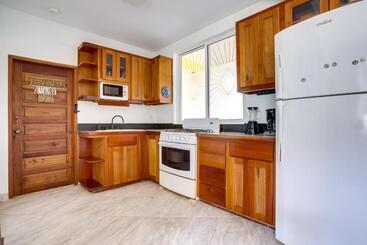 پانسیون Driftwood Gardens Guesthouse