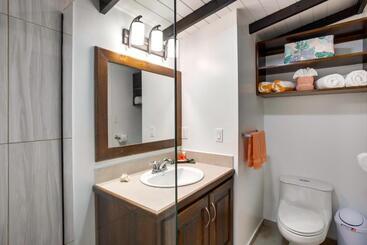 پانسیون Driftwood Gardens Guesthouse
