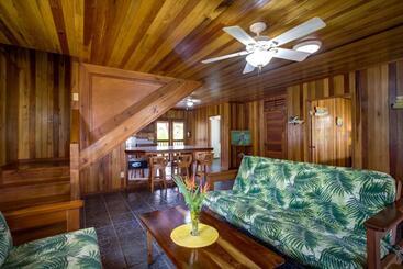 پانسیون Driftwood Gardens Guesthouse