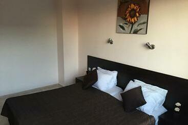 پانسیون Elite Apartments Is Located In The Old Town Of Pomorie