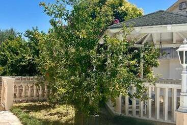 پانسیون Guest House Vila Eli