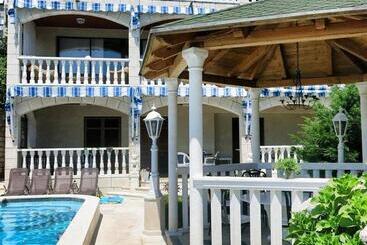 پانسیون Guest House Vila Eli