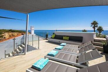 پانسیون Villa Benagil With Stunning Views And Roof Terrace With Private Heated Pool