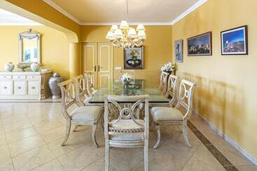 پانسیون Villa Vale De Lapa Amazing Sea Views Heated Swimming Pool Jacuzzi Ac   Stunning House