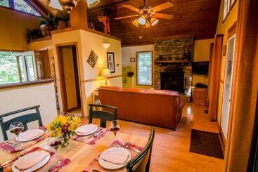 استراحتگاه Asheville Cabins Of Willow Winds