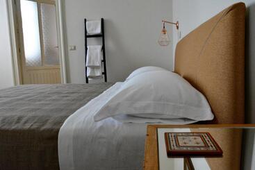 تختخواب و صبحانه Domus Aleria Deluxe Rooms