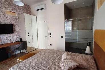 تختخواب و صبحانه My House Luxury Home