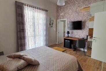 تختخواب و صبحانه My House Luxury Home