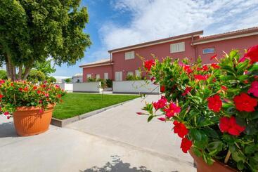 هتل Dipladenia Garden Country Resort